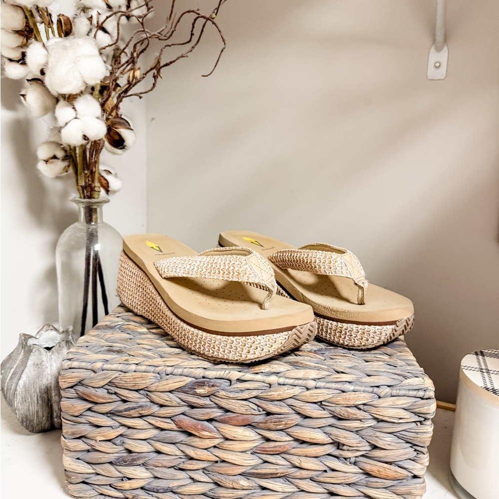 Volatile Women's Beige Raffia Woven Platform Wedge Thong Sandals Size 10